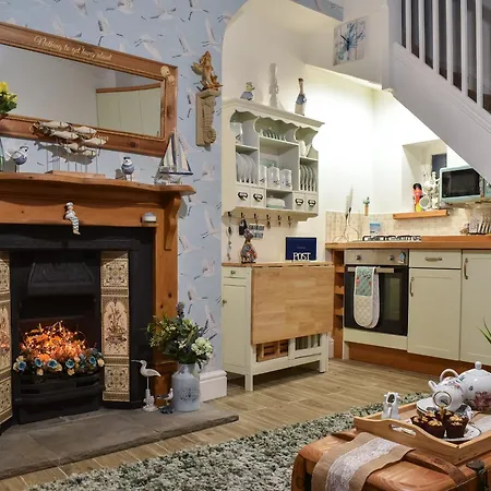 Strawberry Fields * ウィットビー